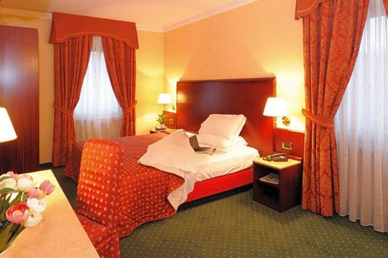 Hotel La Spia D Italia image