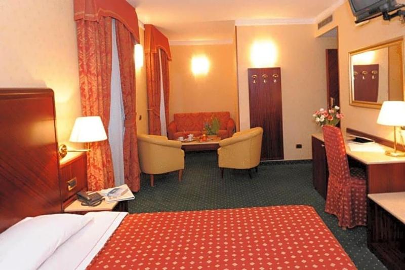 Hotel La Spia D Italia image