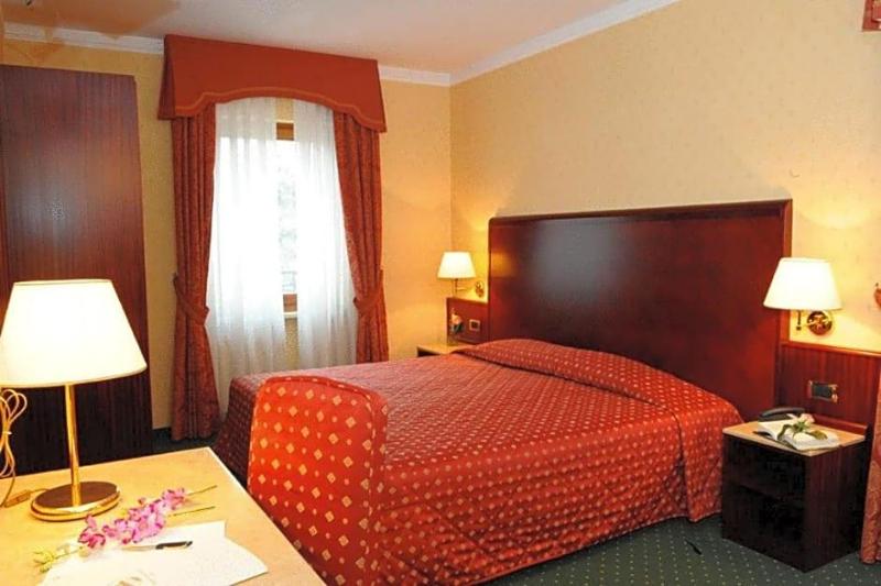 Hotel La Spia D Italia image