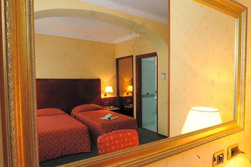 Hotel La Spia D Italia image