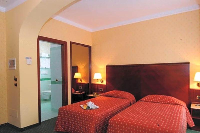 Hotel La Spia D Italia image
