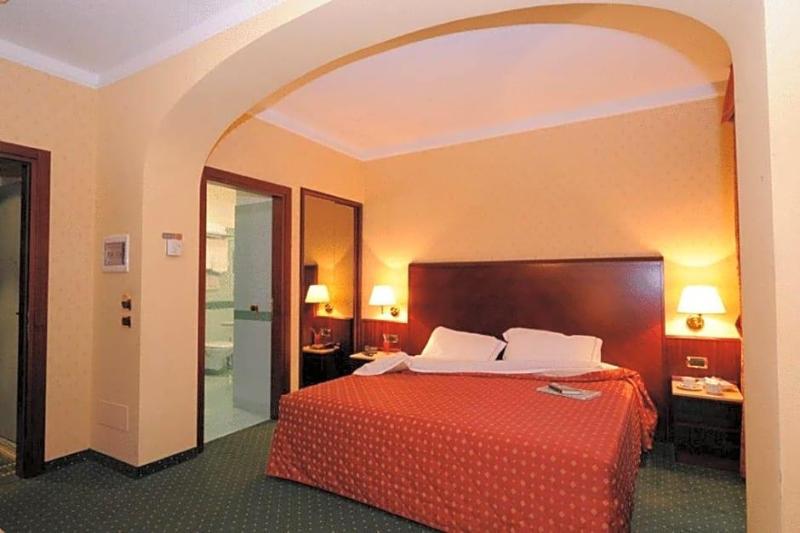 Hotel La Spia D Italia image