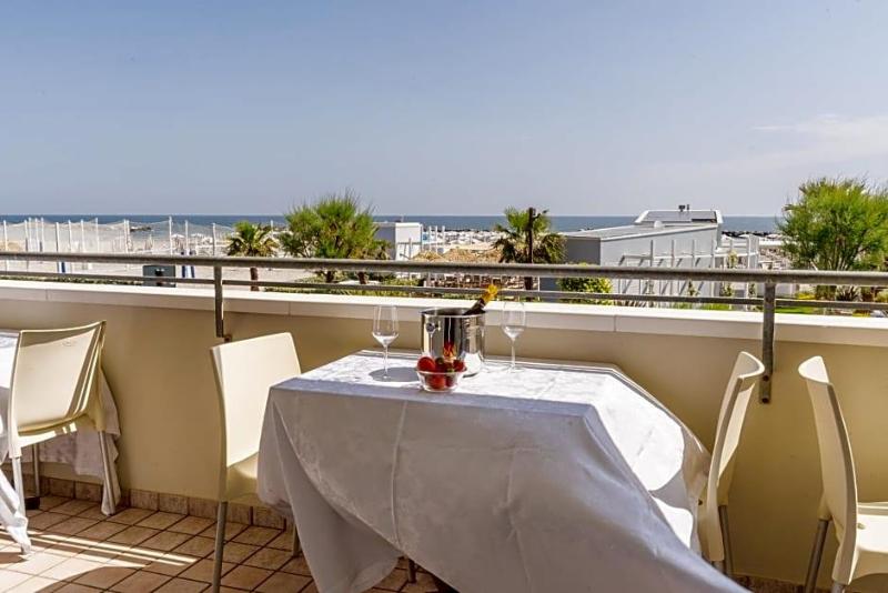 Hotel Croce Del Sud image
