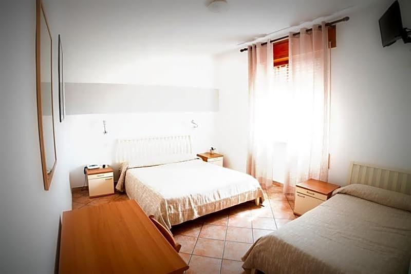 Hotel Da Renato image