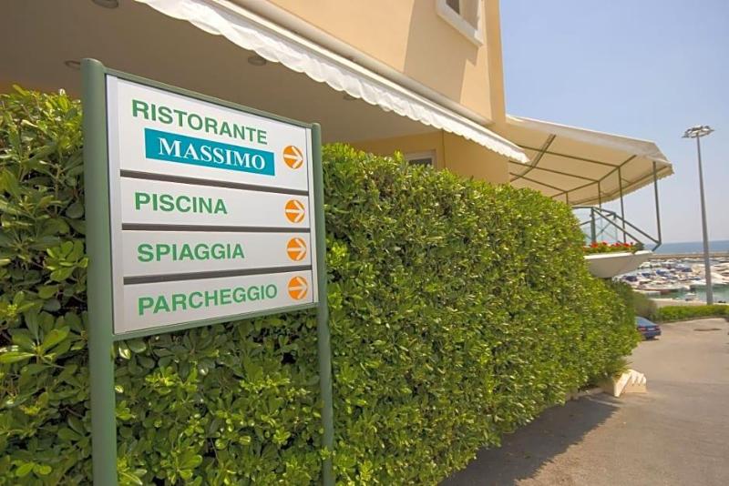 Hotel Scogliera image