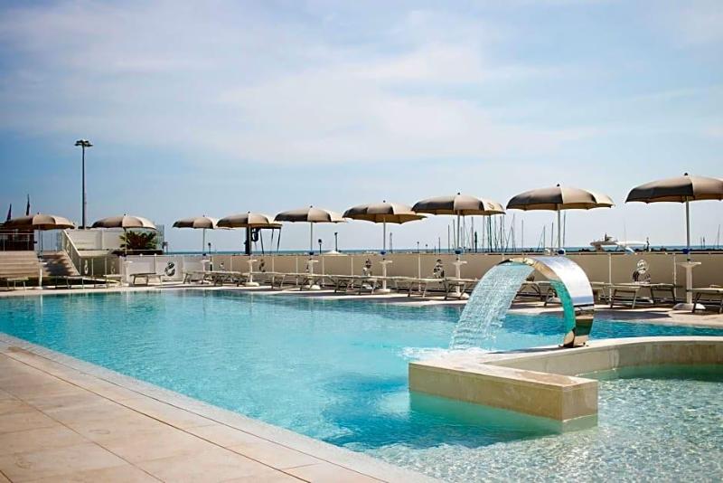 Hotel Scogliera image