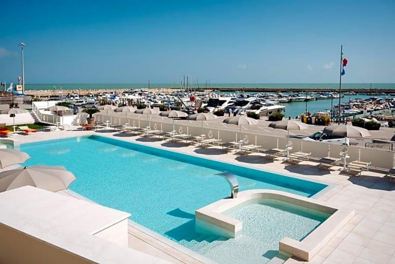 Hotel Scogliera image