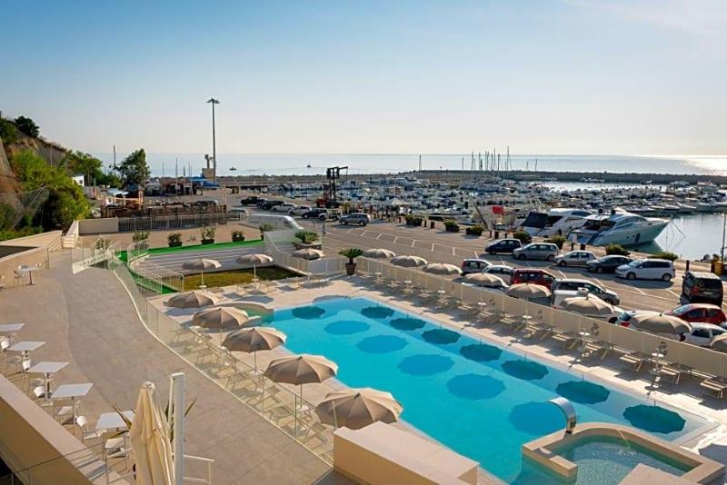Hotel Scogliera image