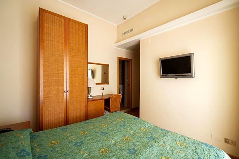 Hotel Scogliera image