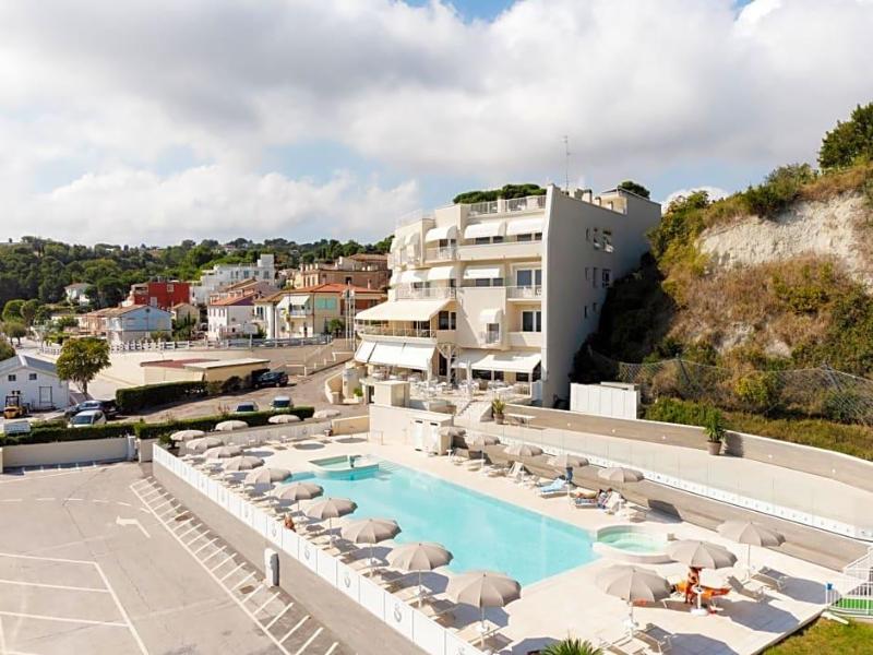 Hotel Scogliera image