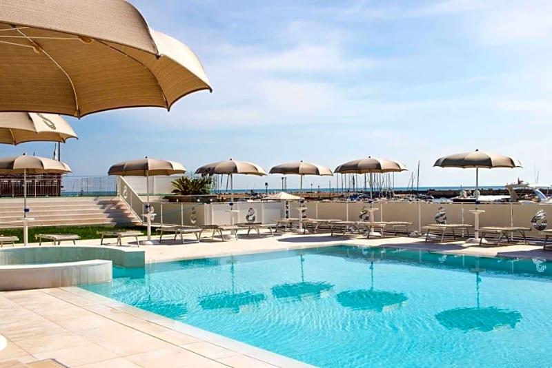 Hotel Scogliera image