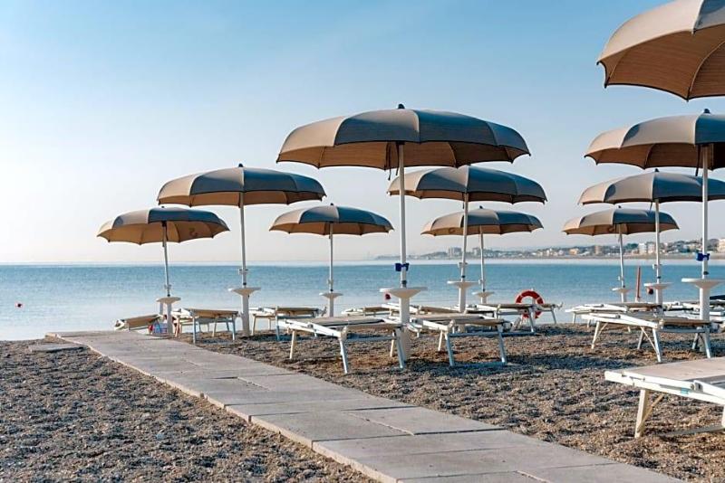 Hotel Scogliera image