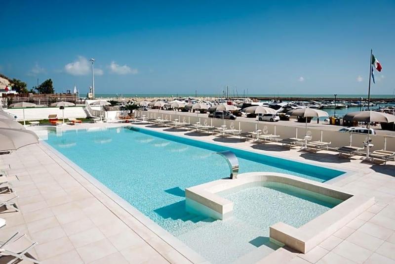 Hotel Scogliera image