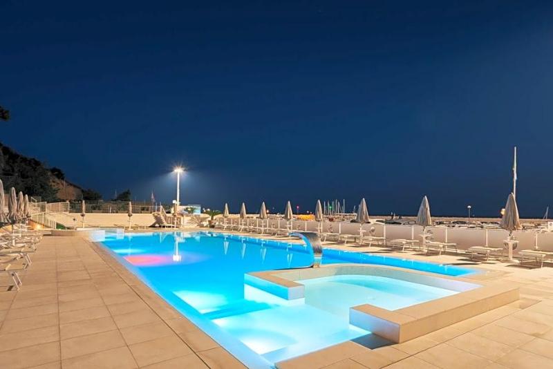 Hotel Scogliera image