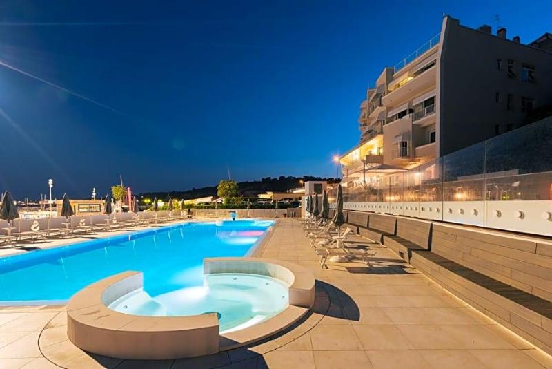 Hotel Scogliera image