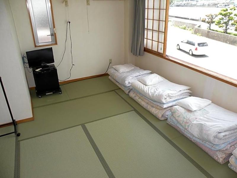 Business Hotel Minshuku Minato image