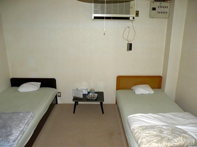 Business Hotel Minshuku Minato image