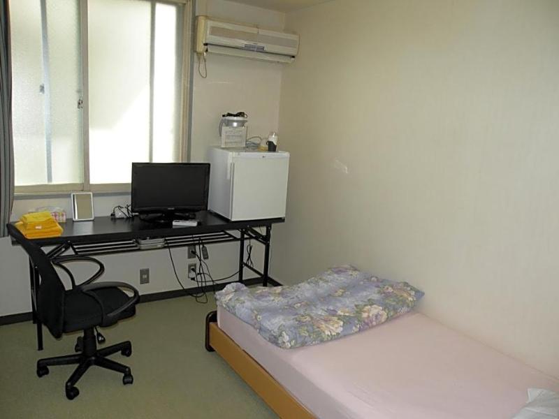 Business Hotel Minshuku Minato image