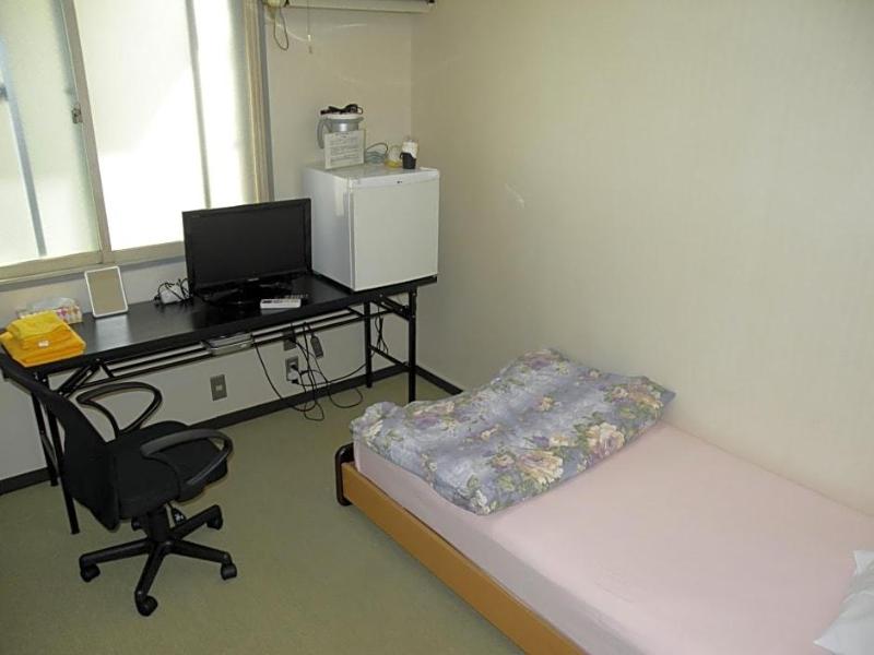 Business Hotel Minshuku Minato image