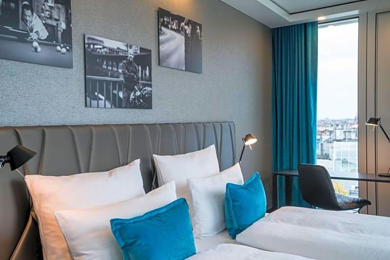 Motel One Berlin Upper West image
