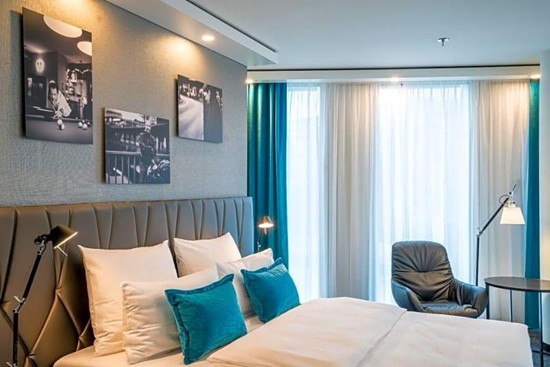 Motel One Berlin Upper West image