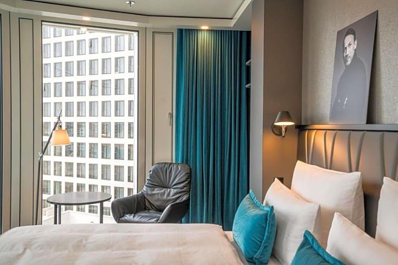 Motel One Berlin Upper West image