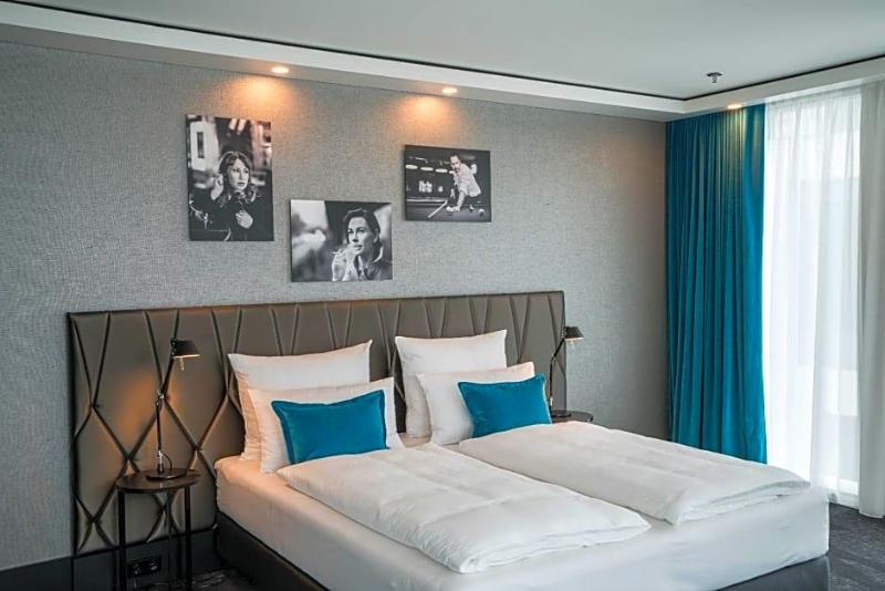 Motel One Berlin Upper West image