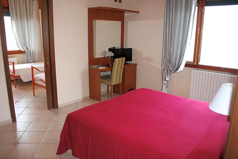 Albergo Ristorante Punta Dell Est image