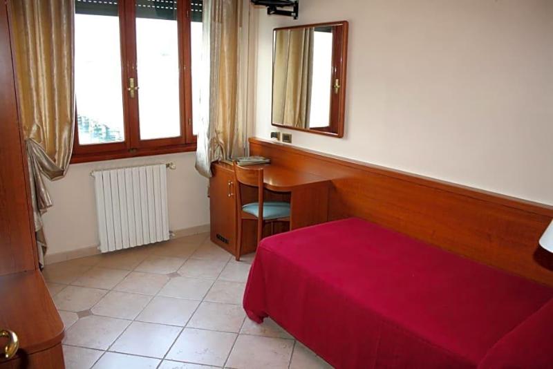 Albergo Ristorante Punta Dell Est image