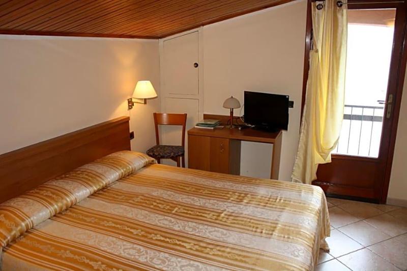 Albergo Ristorante Punta Dell Est image