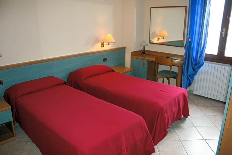Albergo Ristorante Punta Dell Est image