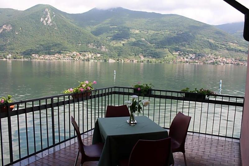 Albergo Ristorante Punta Dell Est image