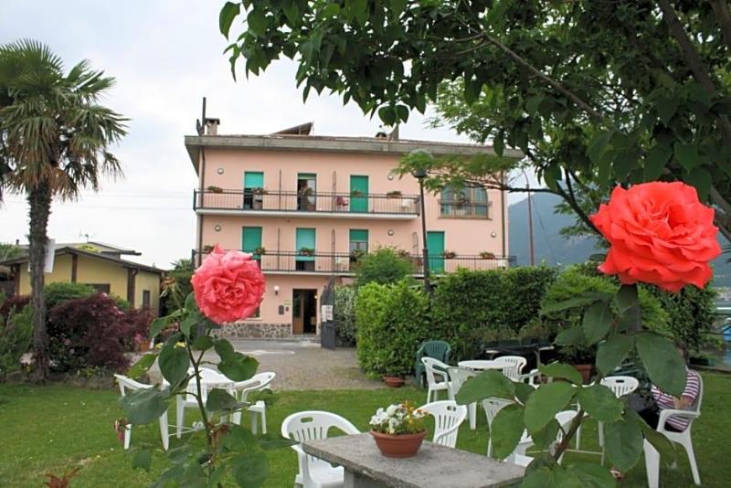 Albergo Ristorante Punta Dell Est image