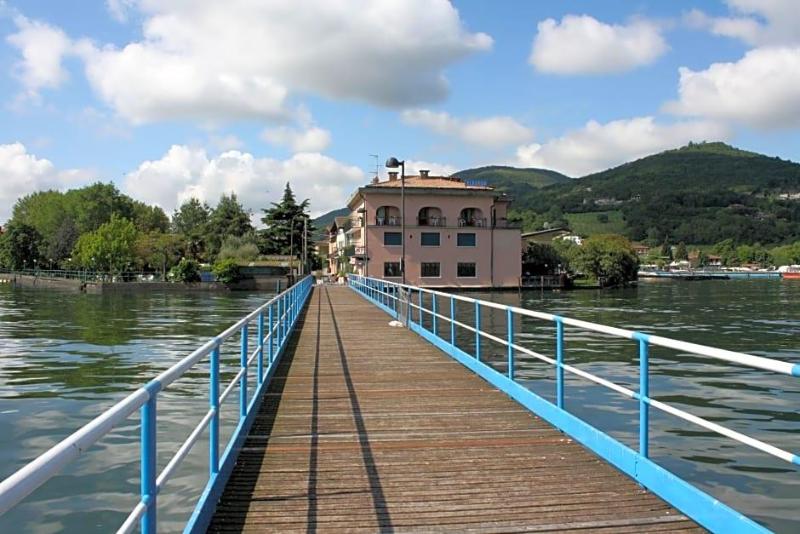 Albergo Ristorante Punta Dell Est image