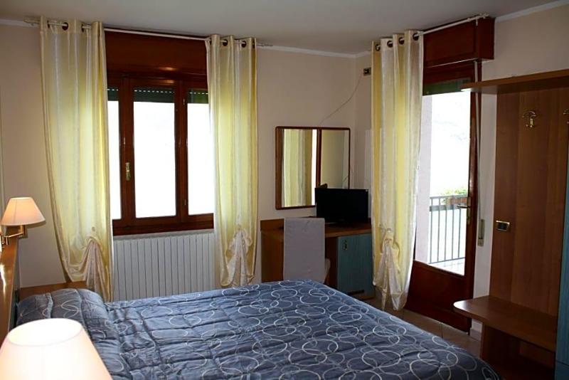 Albergo Ristorante Punta Dell Est image