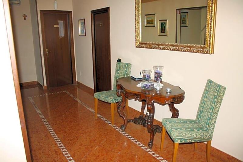 Albergo Ristorante Punta Dell Est image