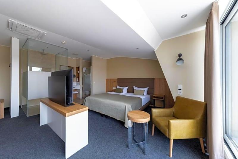 Hotel Ross image