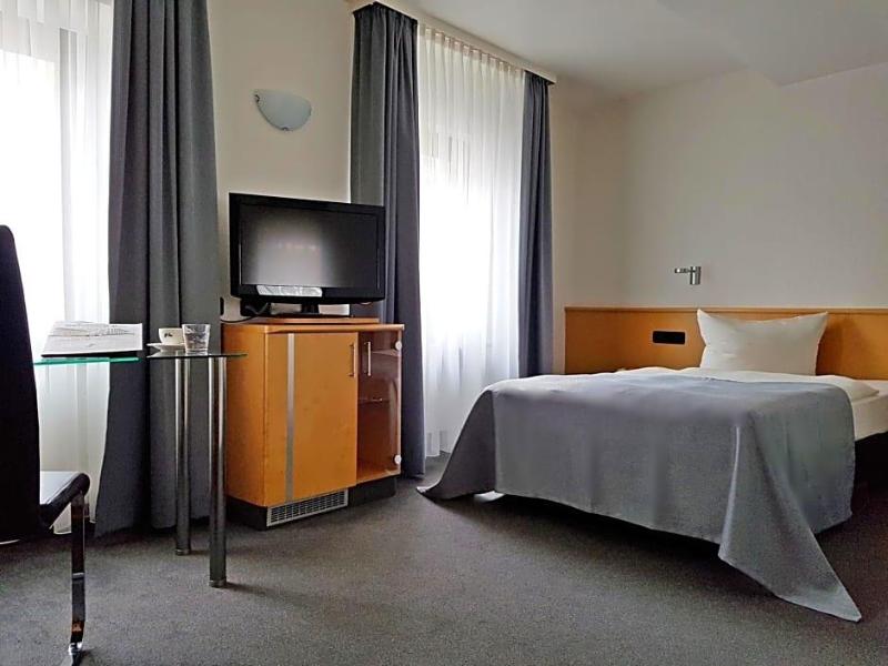 Hotel Ross image