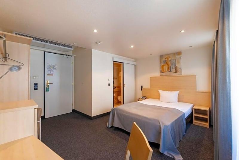 Hotel Ross image