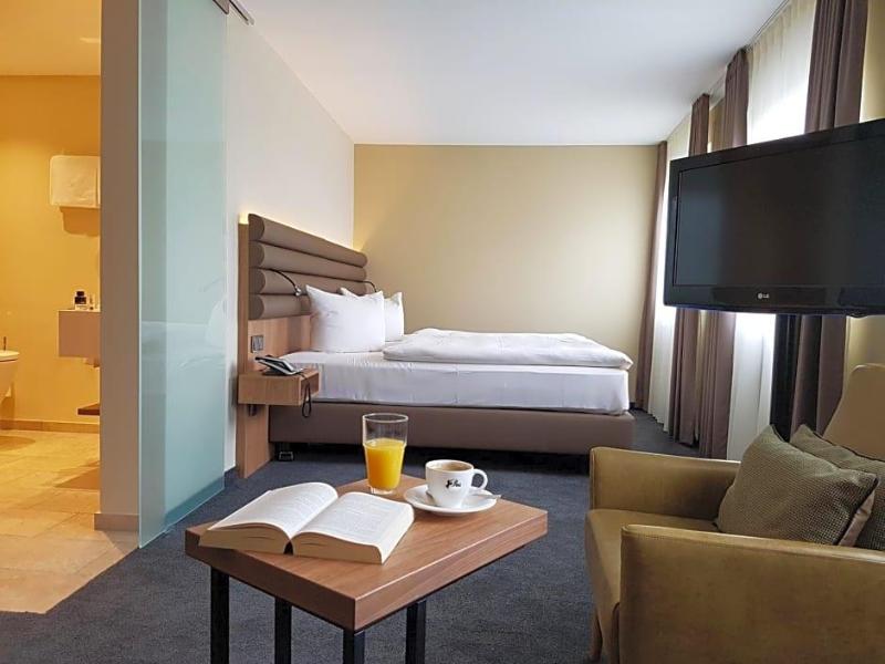 Hotel Ross image