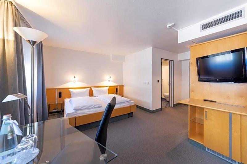 Hotel Ross image
