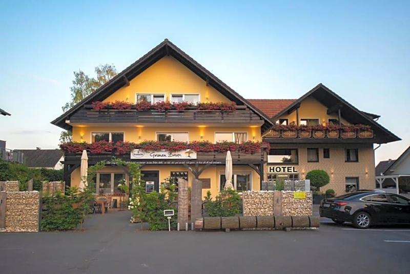 Hotel Garni Zum Grv Nen Baum image