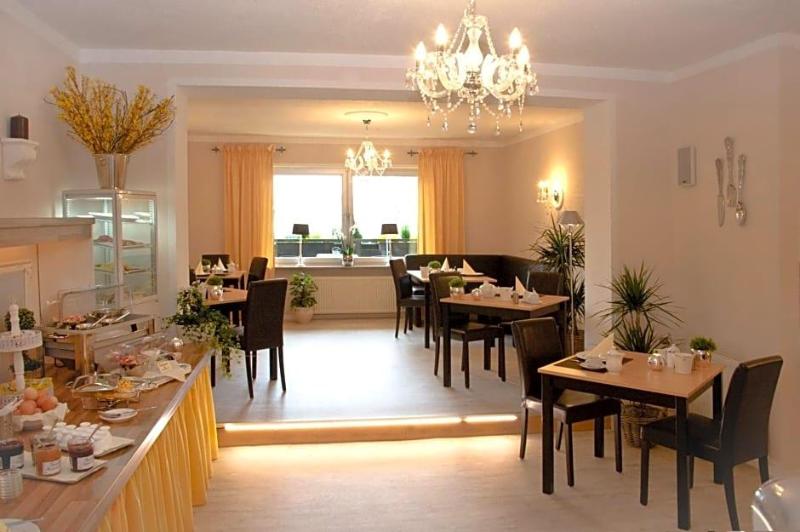 Hotel Garni Zum Grv Nen Baum image