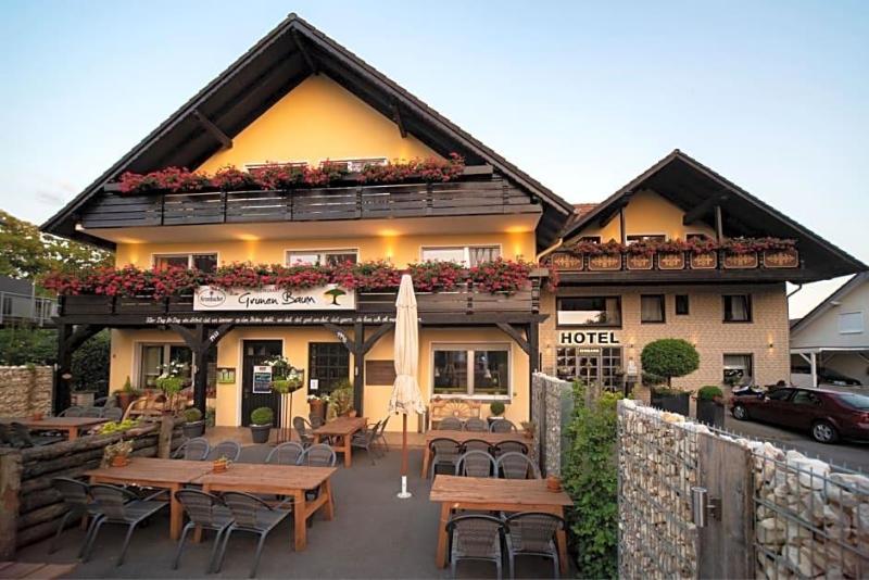 Hotel Garni Zum Grv Nen Baum image