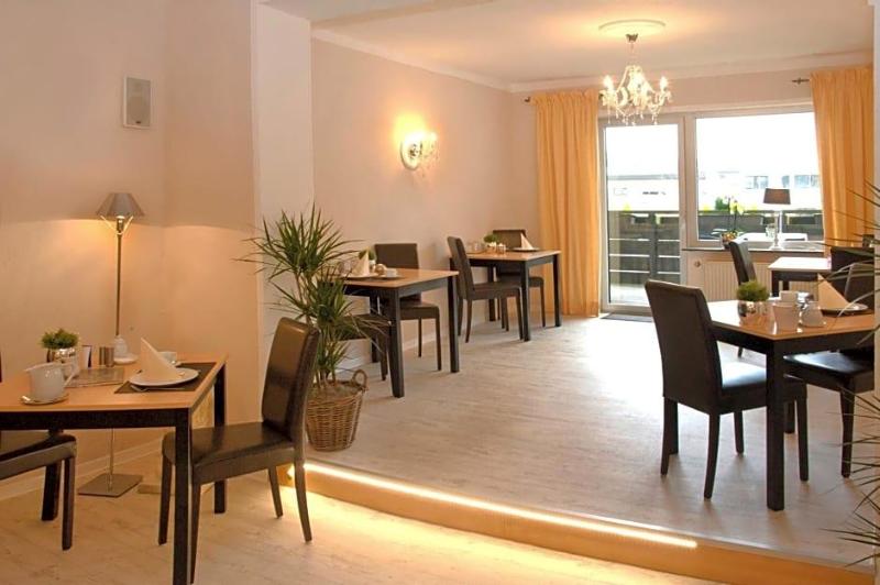 Hotel Garni Zum Grv Nen Baum image