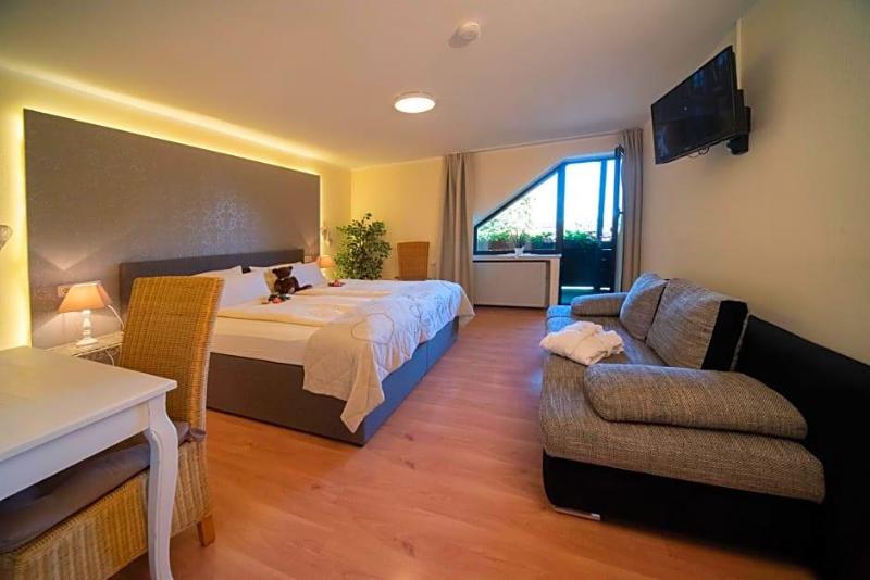Hotel Garni Zum Grv Nen Baum image