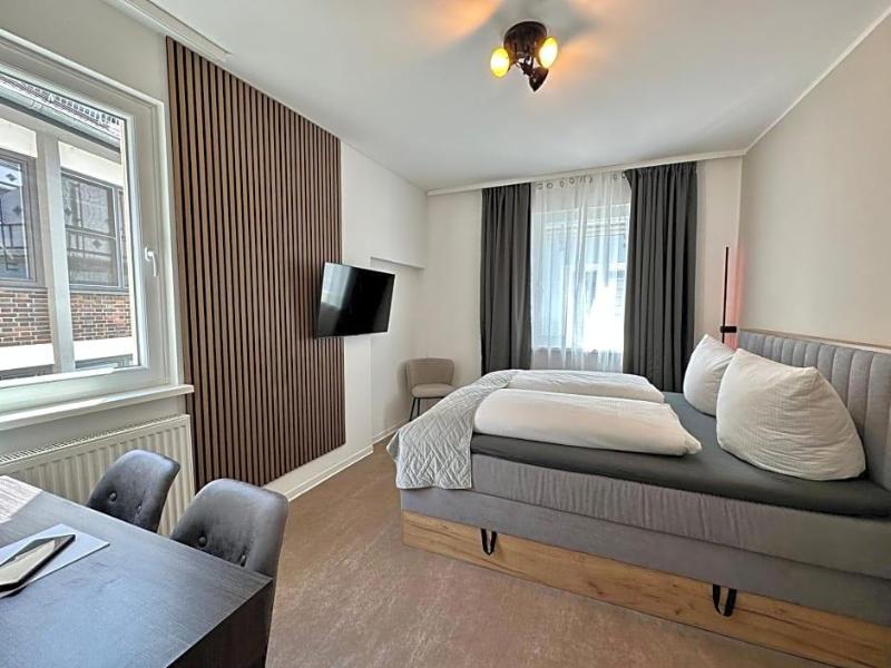 Hotel Emilia image