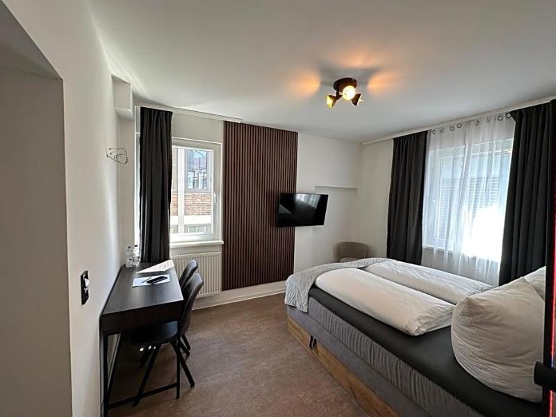 Hotel Emilia image