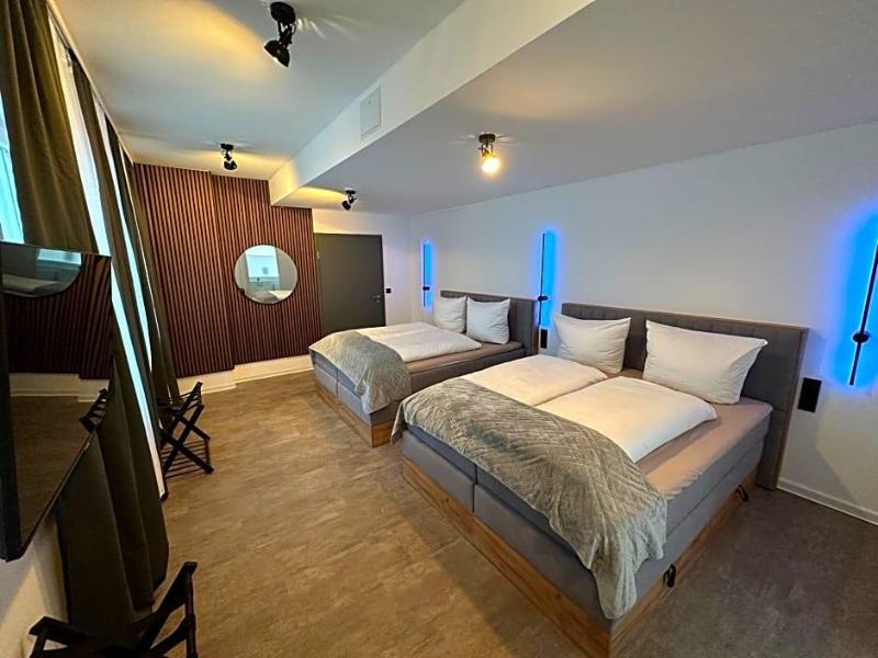 Hotel Emilia image