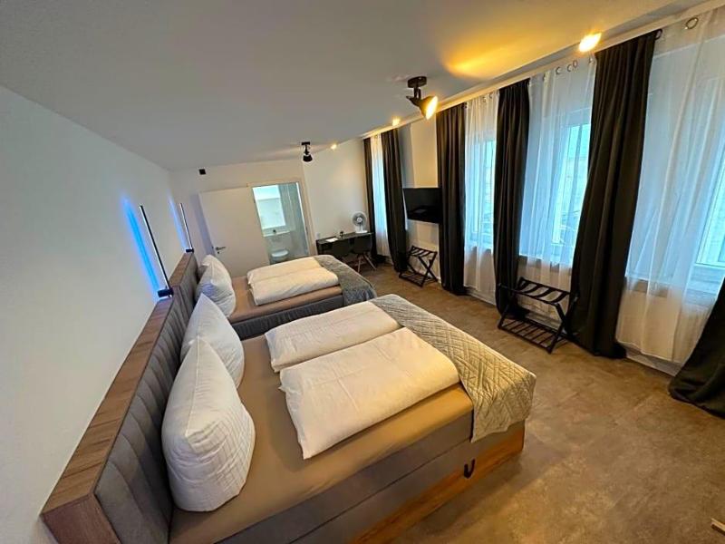 Hotel Emilia image